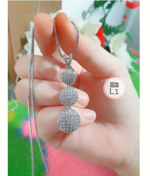 Dhio – Kalung Replika Berlian Silver Lapis Emas Putih